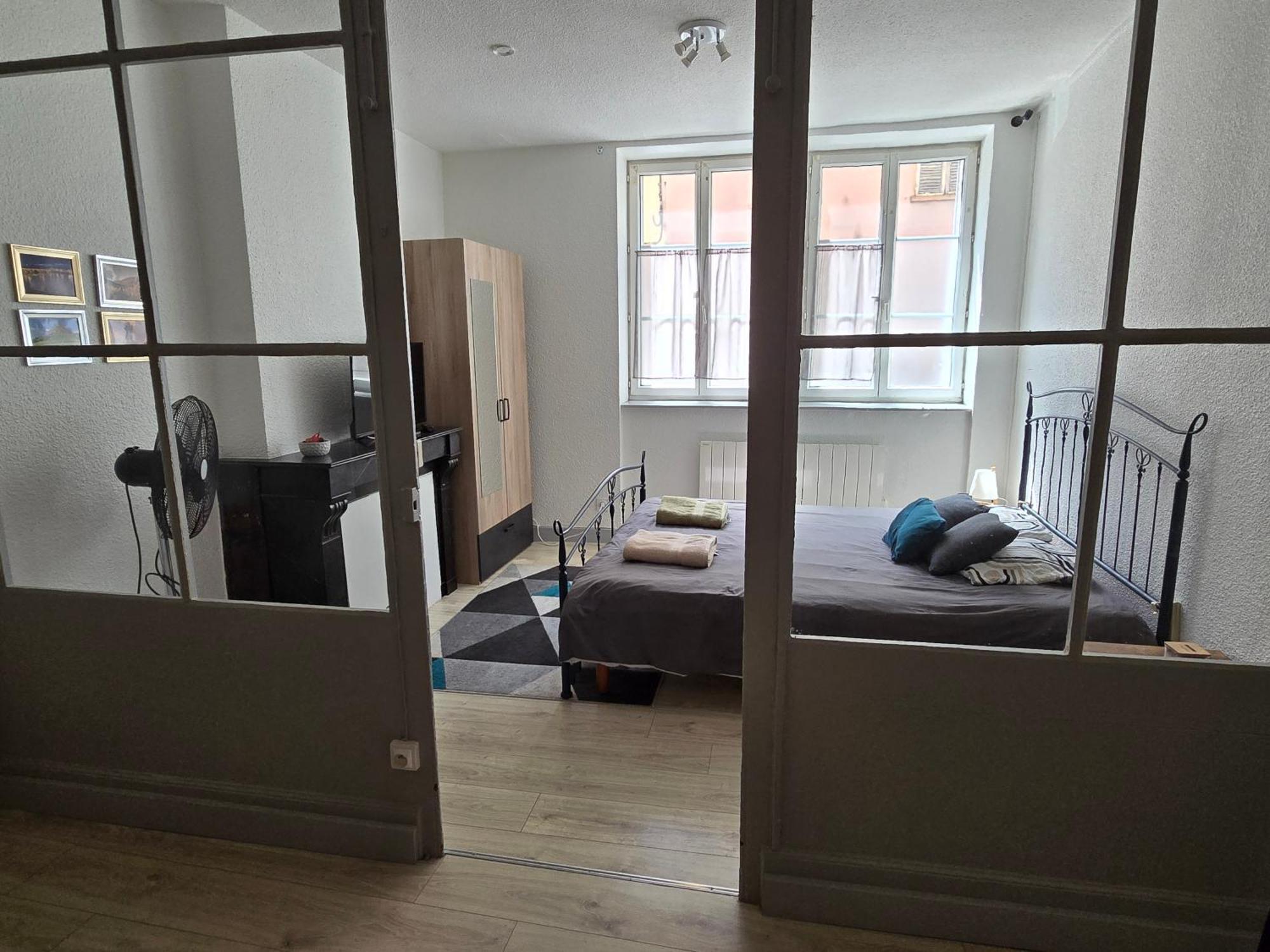 Appartement Au Calme Idealement Place A Macon. Exterior foto